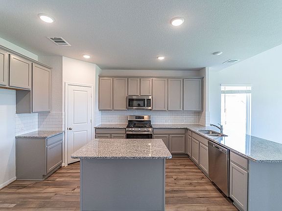 5th image of 808 Blue Oak Blvd