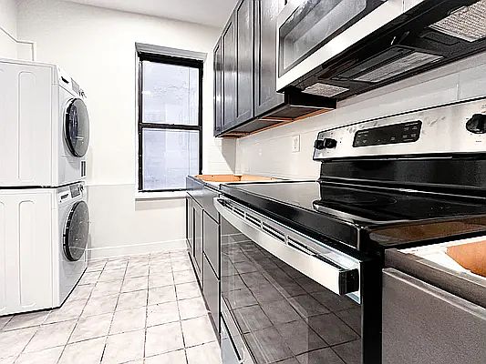 3rd image of 405 W 45th St APT 2A