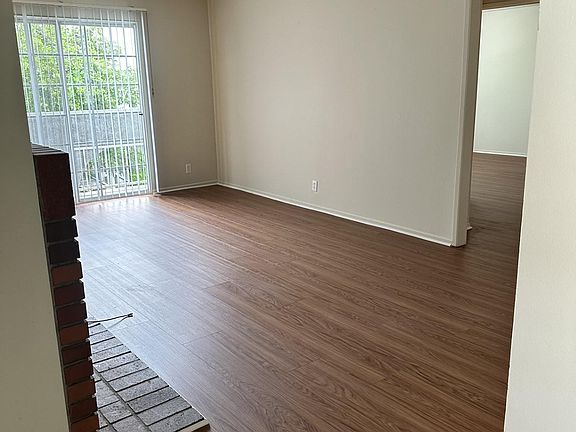 2nd image of 445 E Tujunga Ave #I