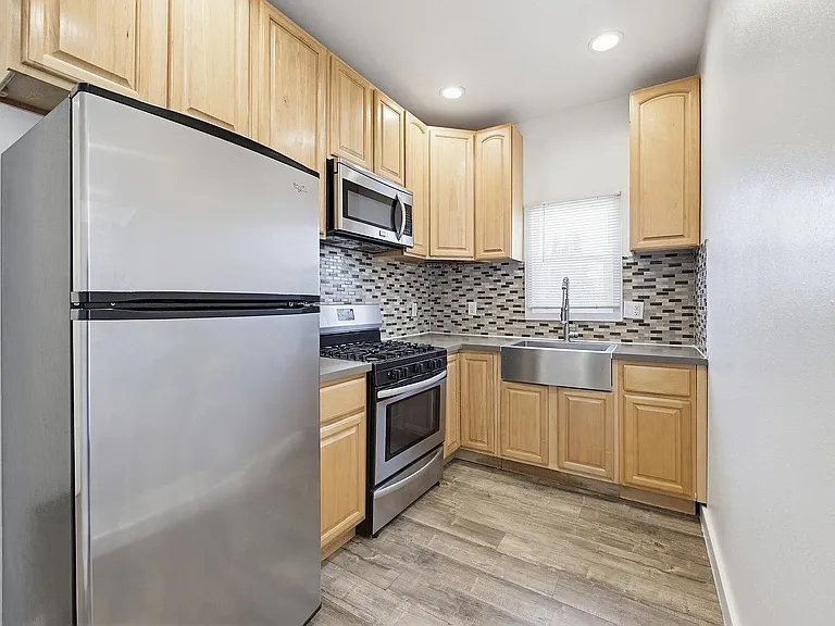 1050 W 57th St — Photo 19