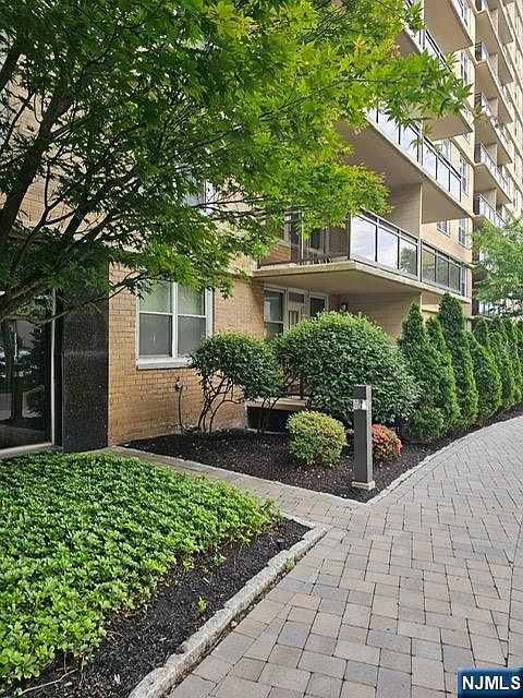1st image of 2200 N Central Rd APT 2V