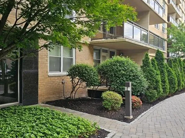 2200 N Central Rd APT 2V, Fort Lee, NJ 07024