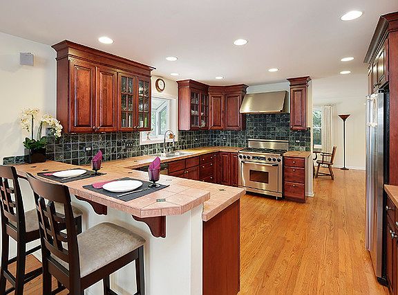 2nd image of 1579 Grove Ave