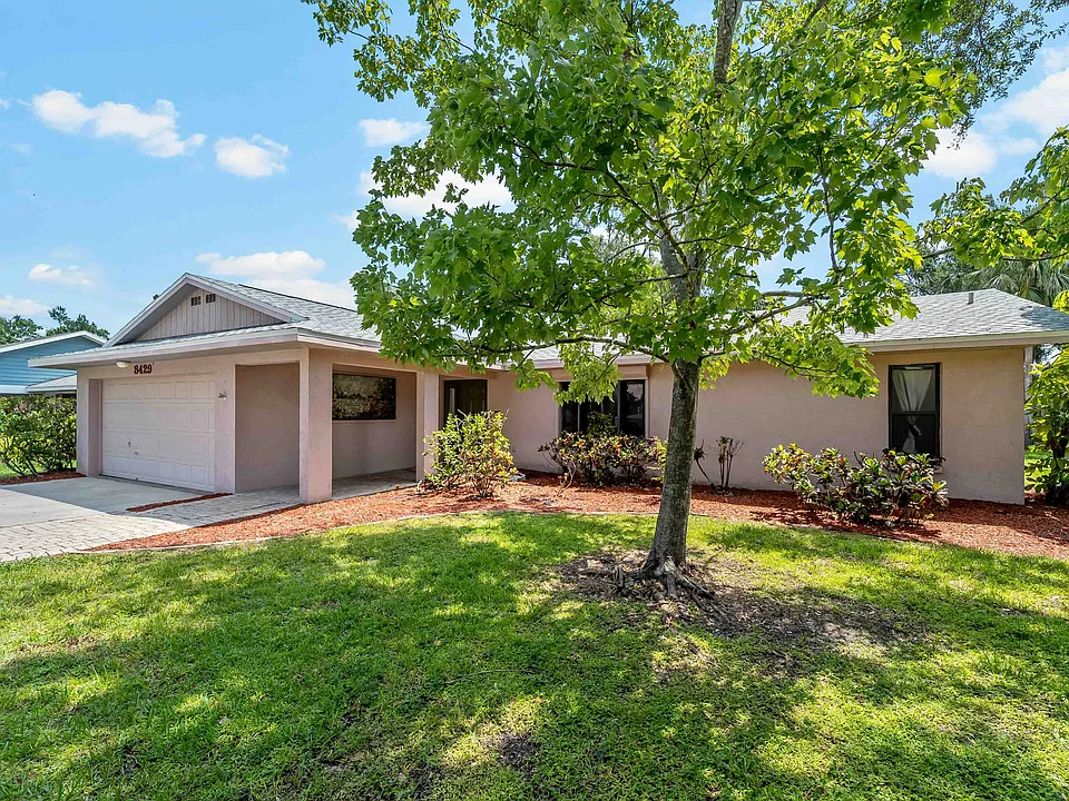 8429 Cypress Lake Cir