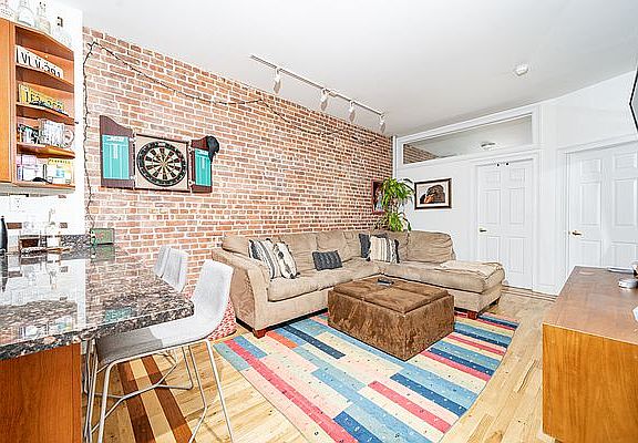 2nd image of 300 E 5th St #4/5