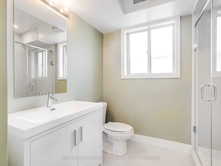 86 Givins St #UPPER — Photo 22