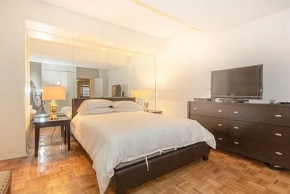 Rented by Manhattan Management Group | media 6