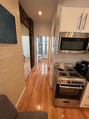 4th image of 521 E 12th St APT 4