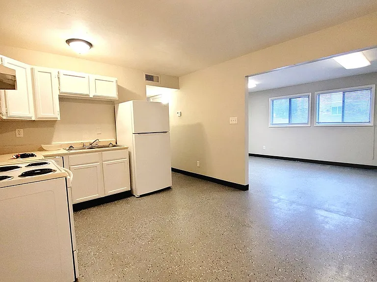 1324 SW Western Ave — Photo 11