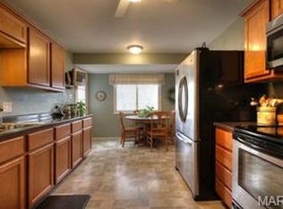 355 Sorrento Dr, Ballwin, MO