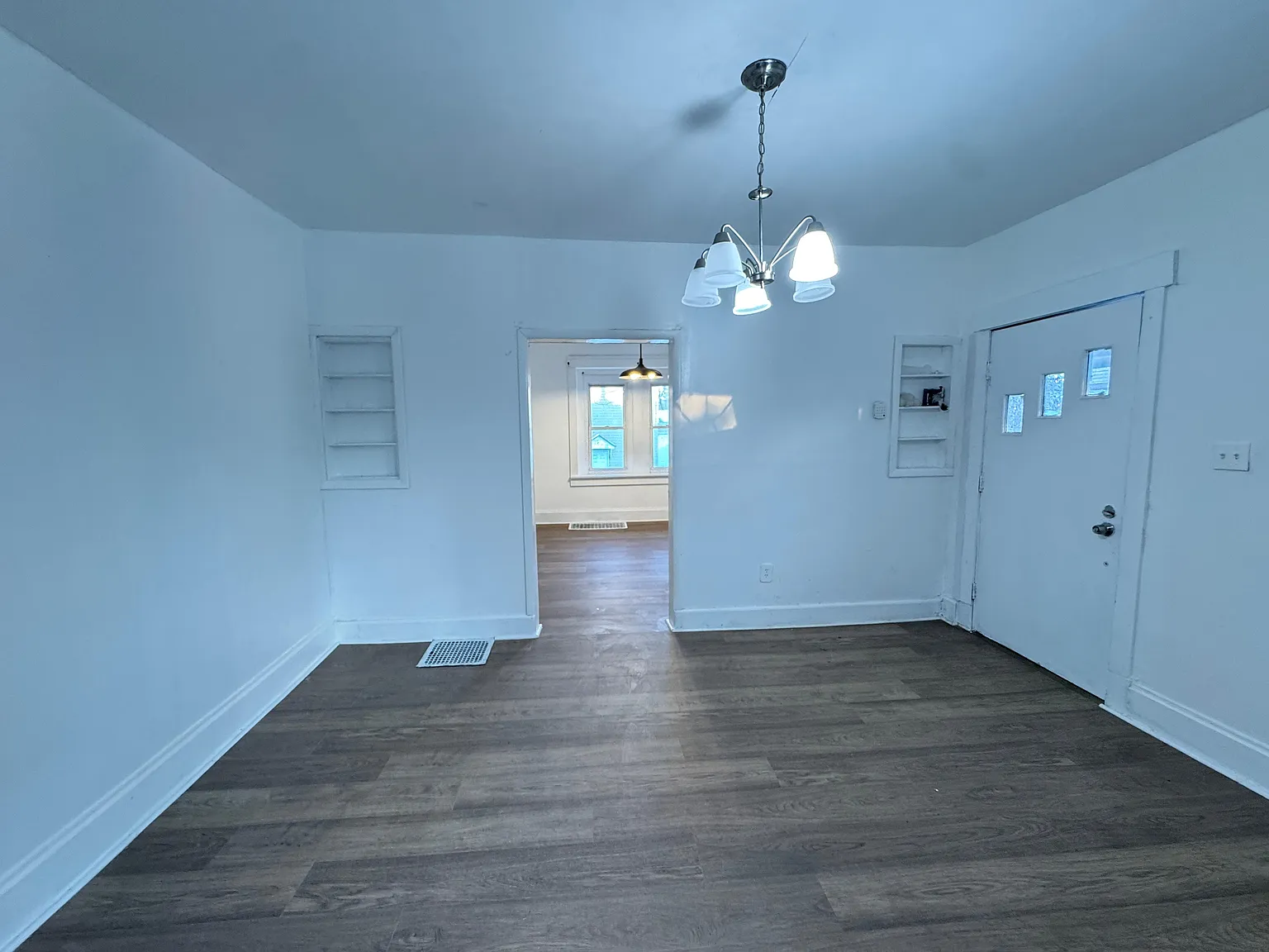 3 bed, 1058 sqft, $1,100 — Photo 3