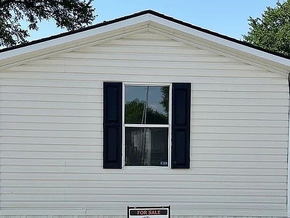 3rd image of 222 Nacona Ct
