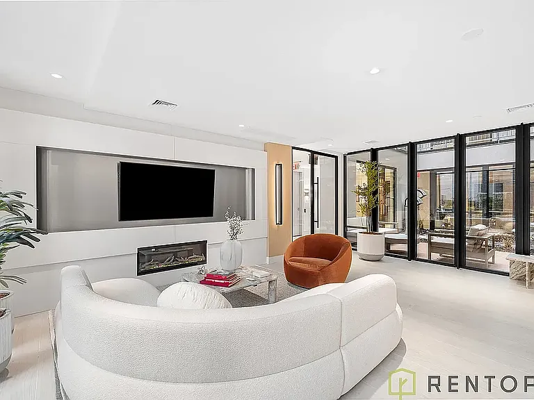 622 11th Ave #1109 — Photo 36