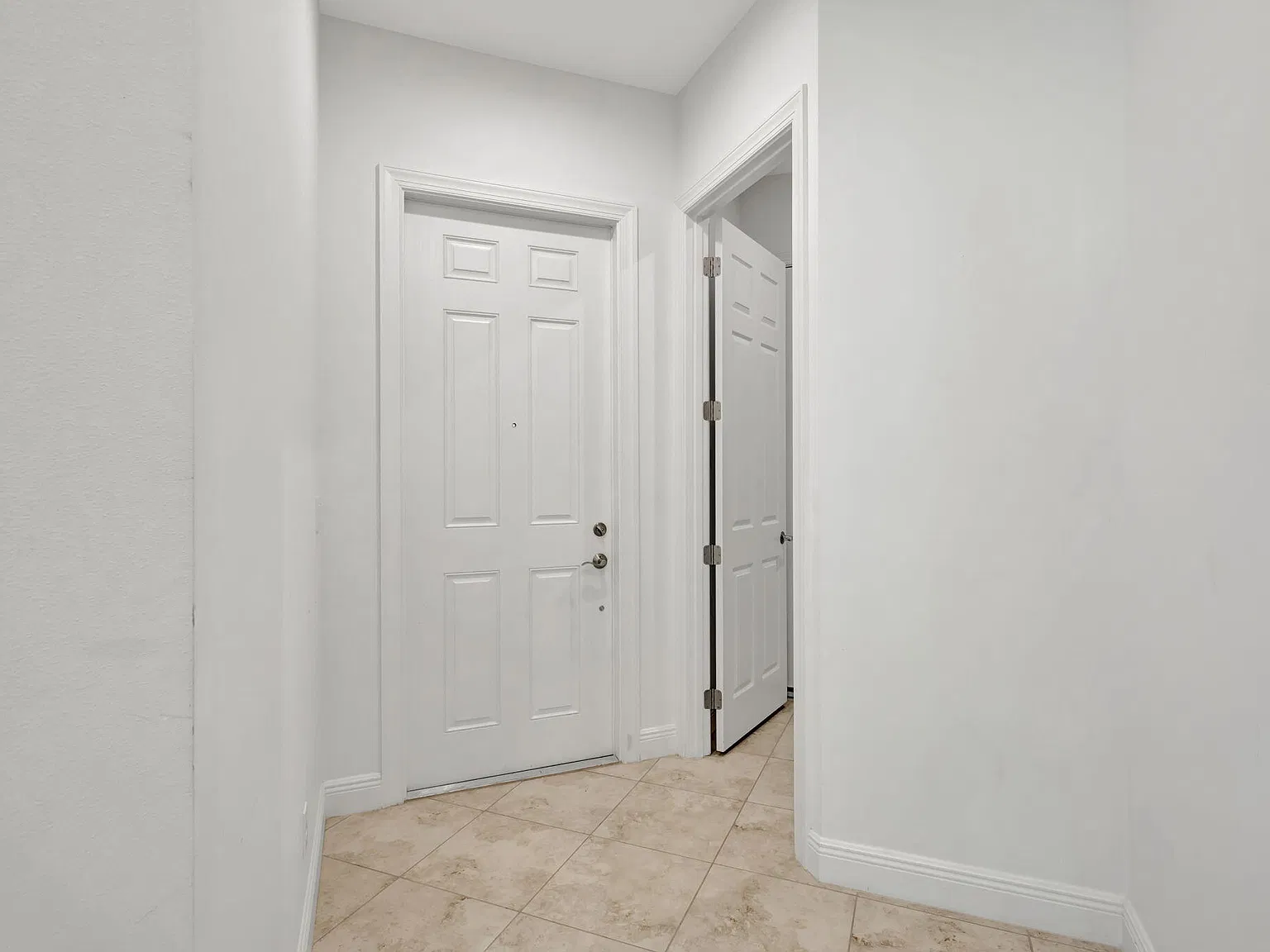 3 bed, 2.0 bath, 1646 sqft, $3,000 — Photo 4