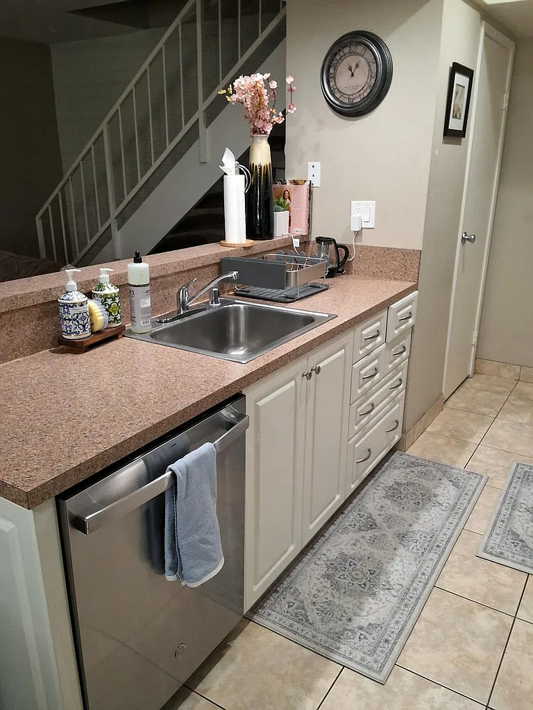 2 bed, 840 sqft, $2,600 — Photo 3
