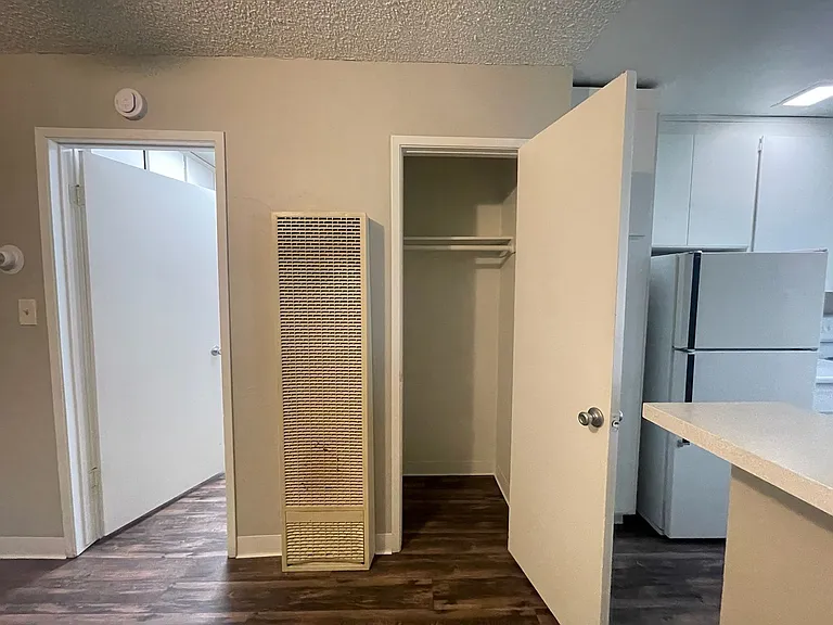 Sharis Apartments — Photo 10