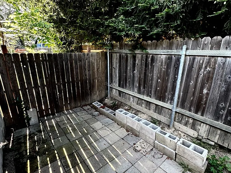 461 Walnut St — Photo 12