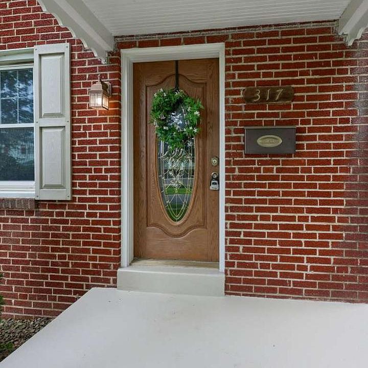 1st image of 317 Elm Ct