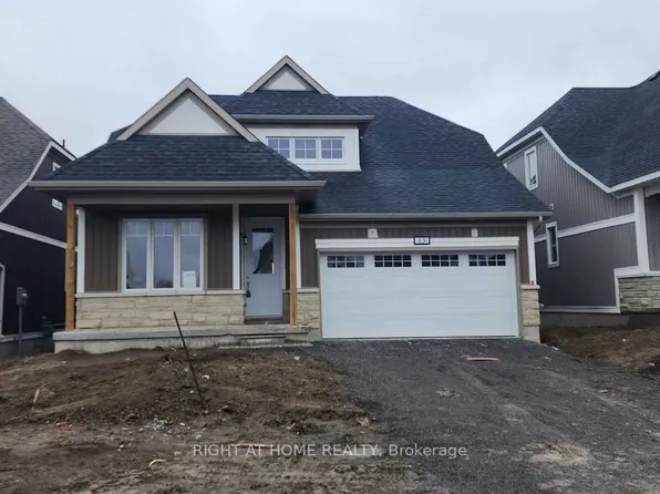 13 Oakmont Dr, Loyalist, ON K0H 1G0