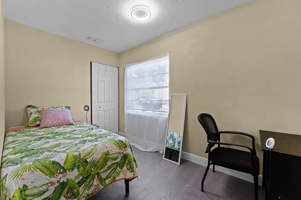 Room 2 - W Webster Ave
