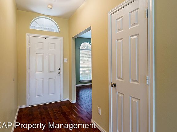 5th image of 9812 Havenway Dr