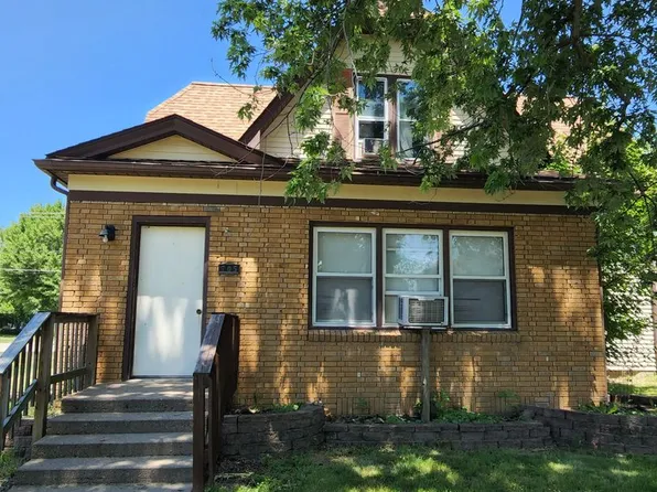 705 E Montgomery St, 705 E Montgomery St APT 1, Knoxville, IA 50138