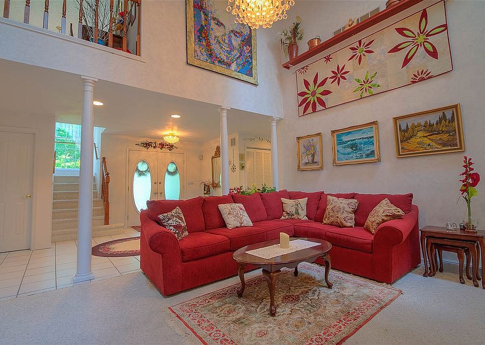 living /entry hall