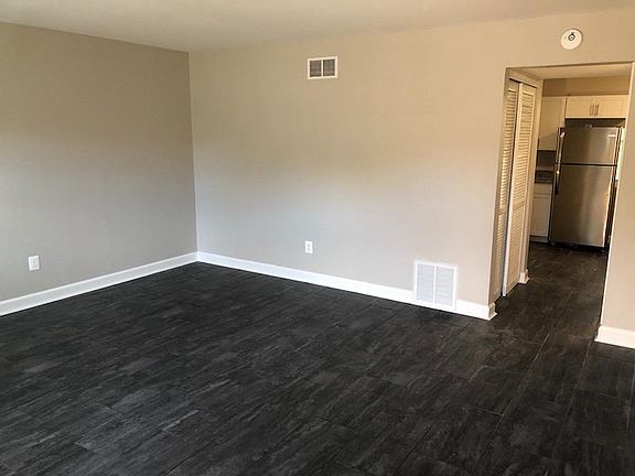 5th image of 1000 Parkvale Ct