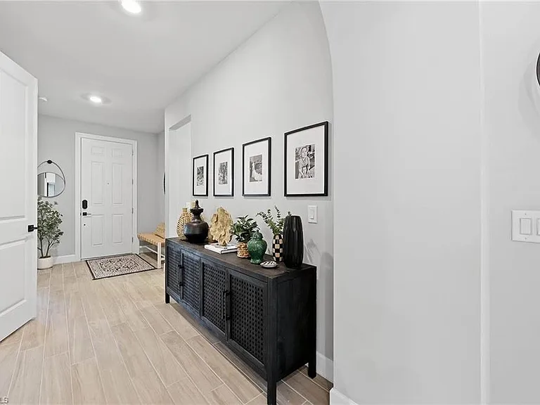 2738 Aviamar Cir — Photo 4