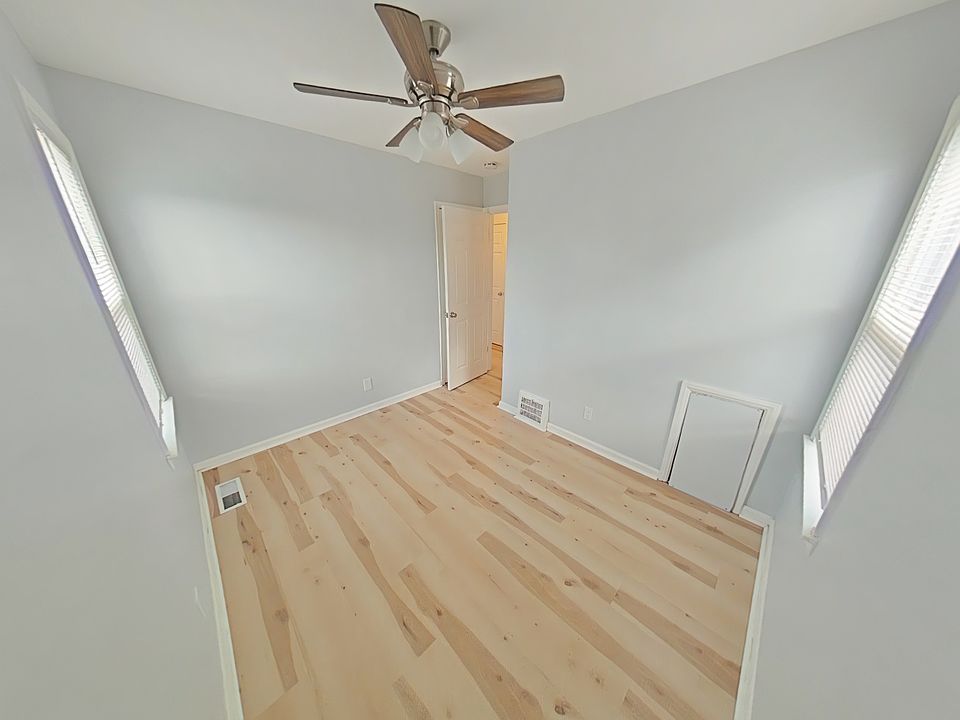 1st image of 27823 Gladstone St