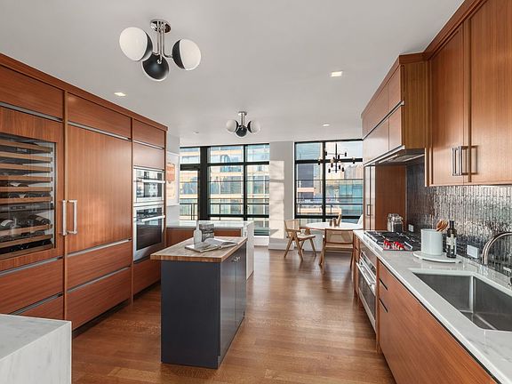 5th image of 150 Charles St APT 8AN