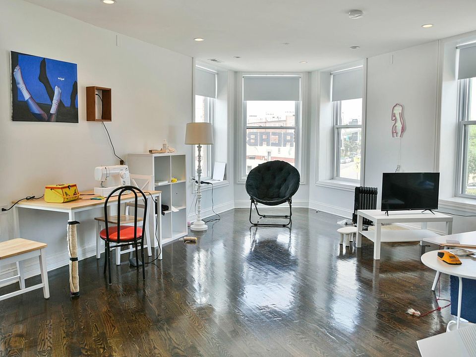 1st image of 2450 N Milwaukee Ave #2Z