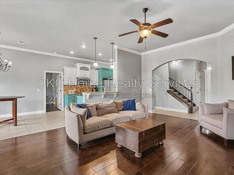 625 NE 23rd St — Photo 26