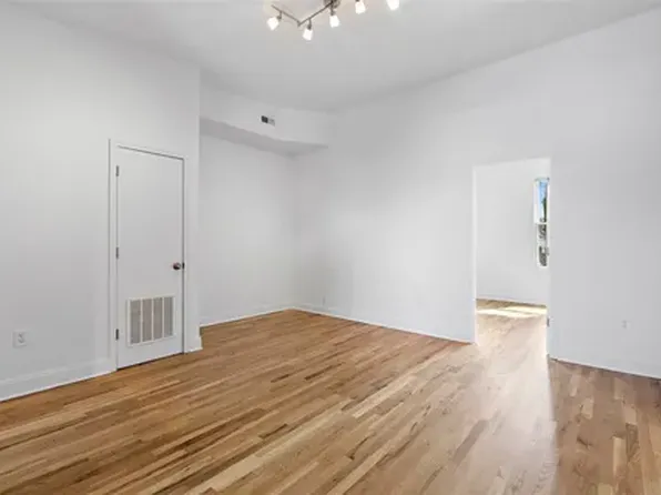 302 2nd Street image 2 of 19