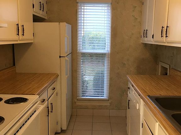 4th image of 530 Deerwood St Unit 2