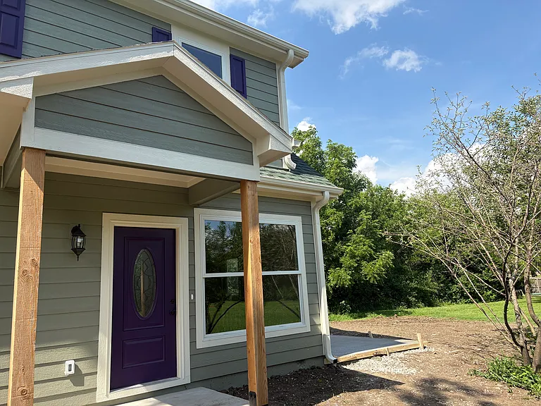 527 W Elm St — Photo 10