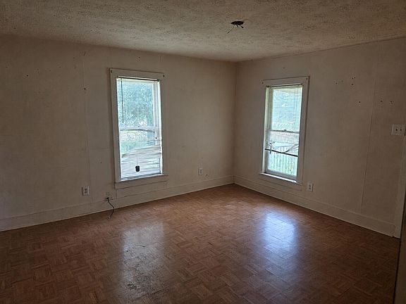 3rd image of 1303 E Main St