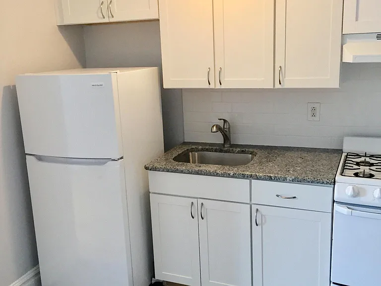 821 Bergen Ave #C14 — Photo 1