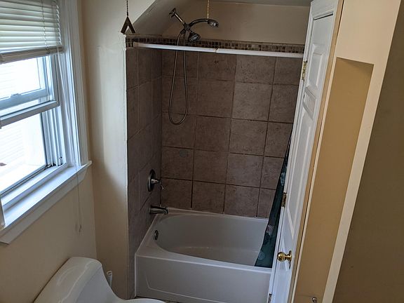 4th image of 130 Franklin Ave #1
