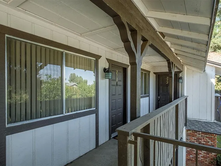 Scottsmen Too Apartments — Photo 22
