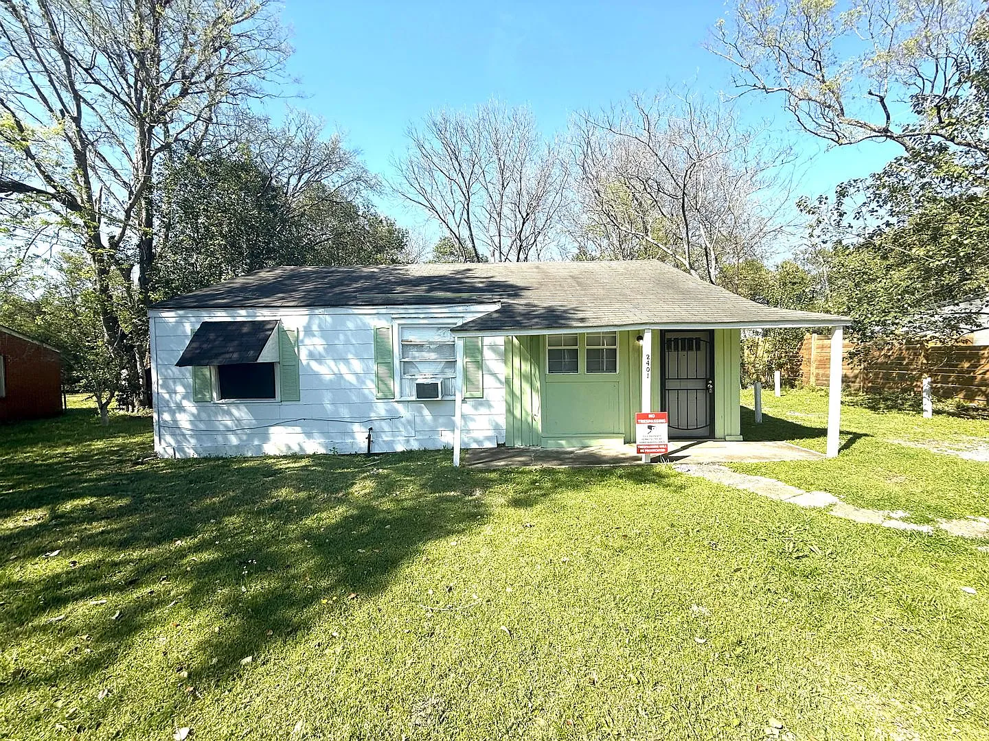 3 bed, 1.0 bath, 999 sqft, $675 — Photo 1