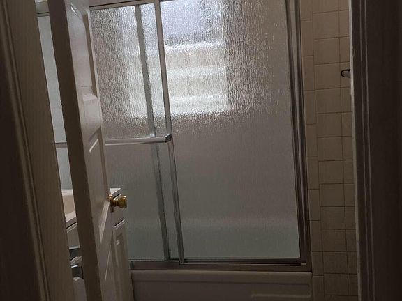 4th image of 2337 W Superior St