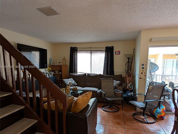 3rd image of 6205 Kendale Lakes Cir APT 289