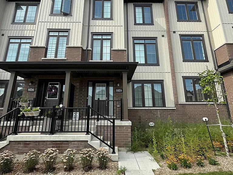 1028 Dyas Ave — Photo 1