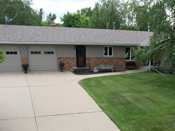 2 Lyndale Ct, Glendive, MT 59330