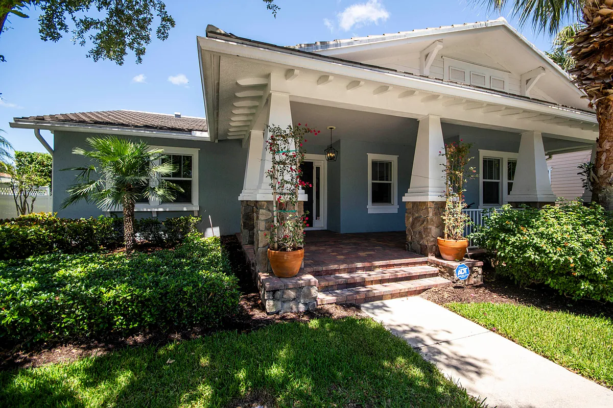 Building Photo - 1345 Bourne Dr