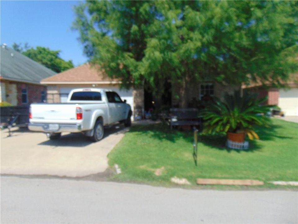 1st image of 542 Lakeside Dr
