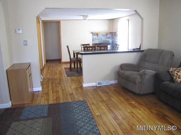 4th image of 32 Greenman Ave