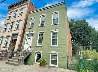 156 9th St, Troy, NY 12180