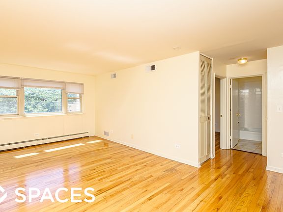 2nd image of 3161 N Cambridge Ave APT 506